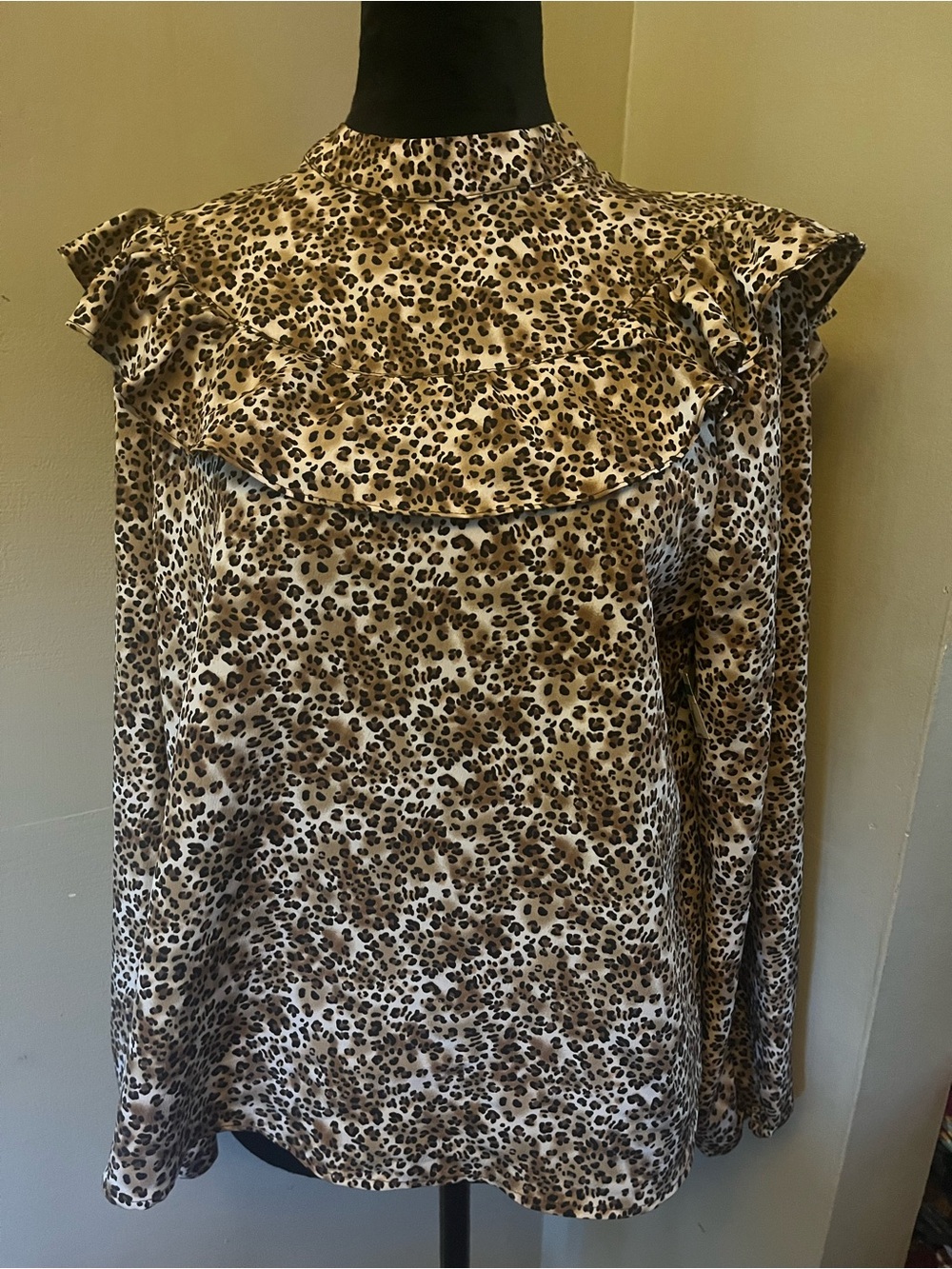 NWT Top Shop leopard print ruffle neckline large keyhole back Size 8